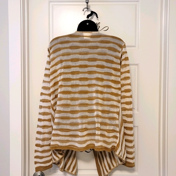 Cream and tan cardigan. - Picture 2 of 3